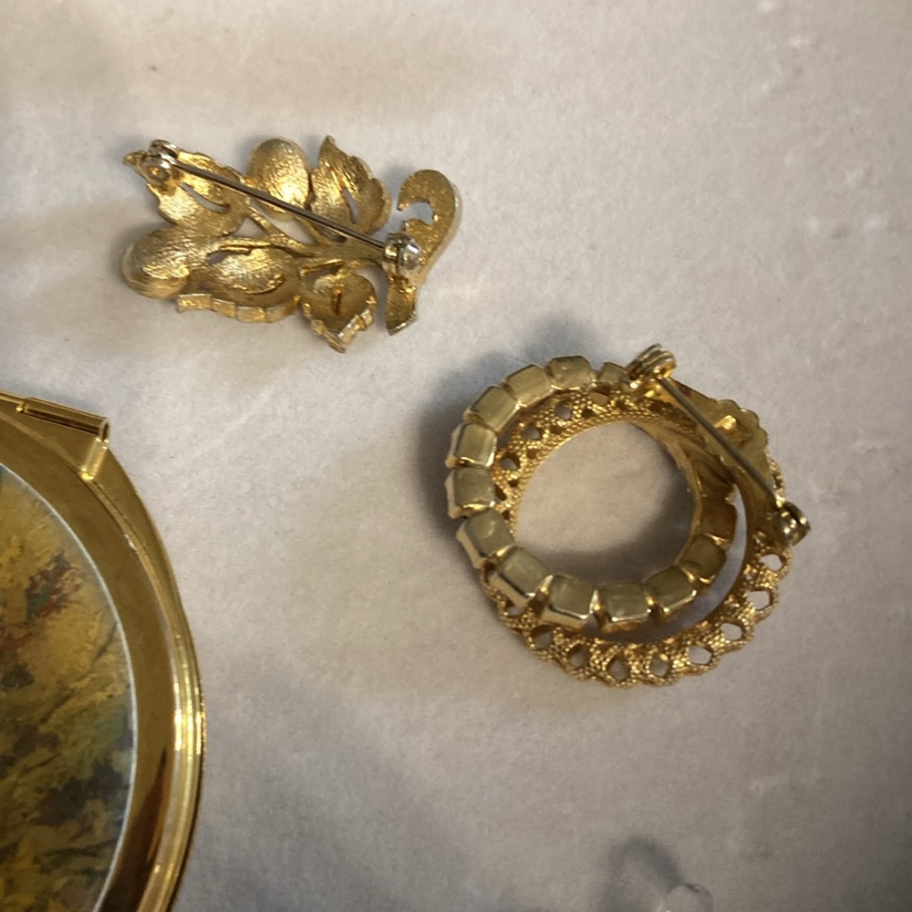Cleaning out of costume jewelry 7 pieces of jewelry mirror compact . Used - Picture 9 of 9